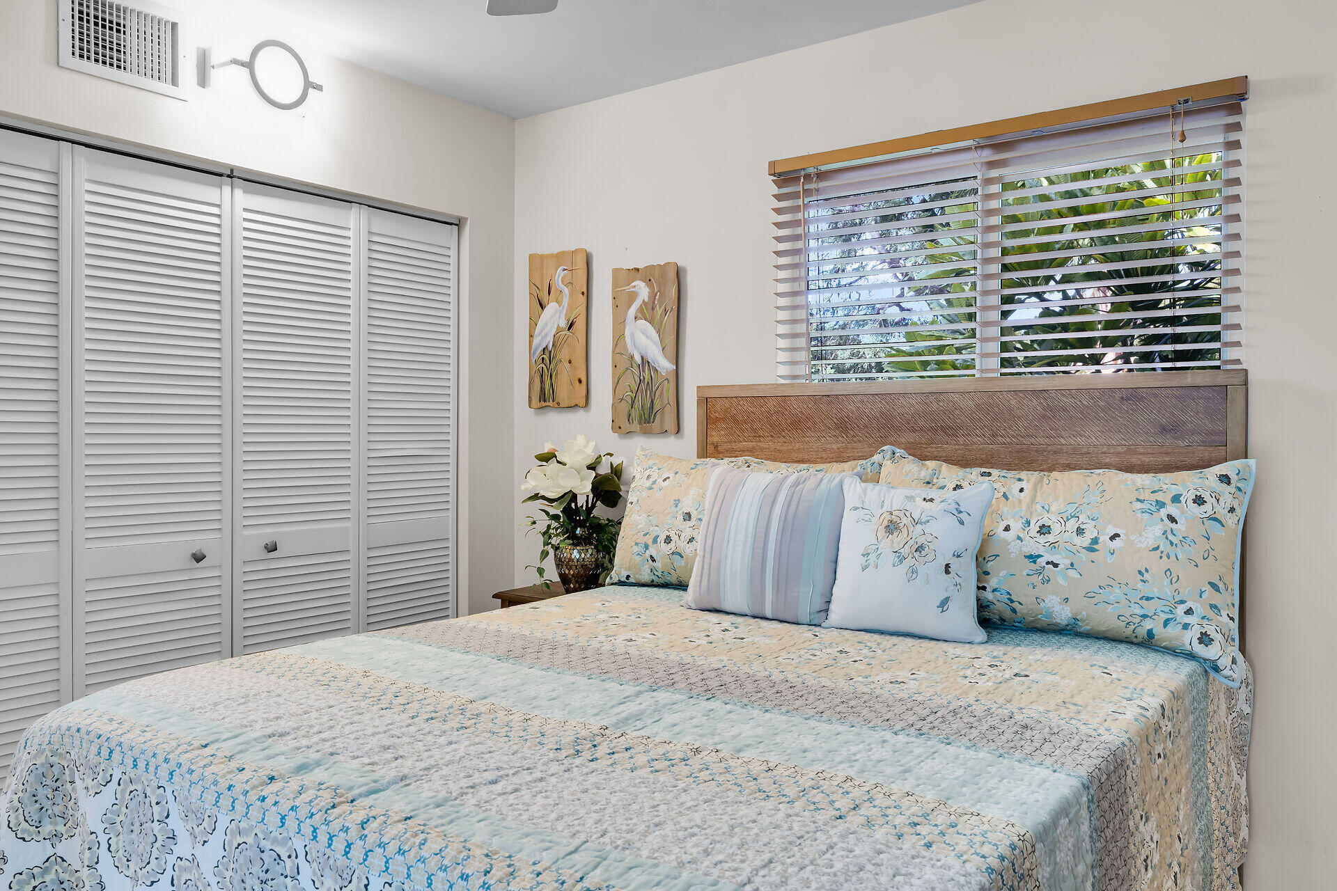 593 Bonito Avenue Key Largo, FL 33037 - Photo 31 of 72 a bedroom with a bed and a window