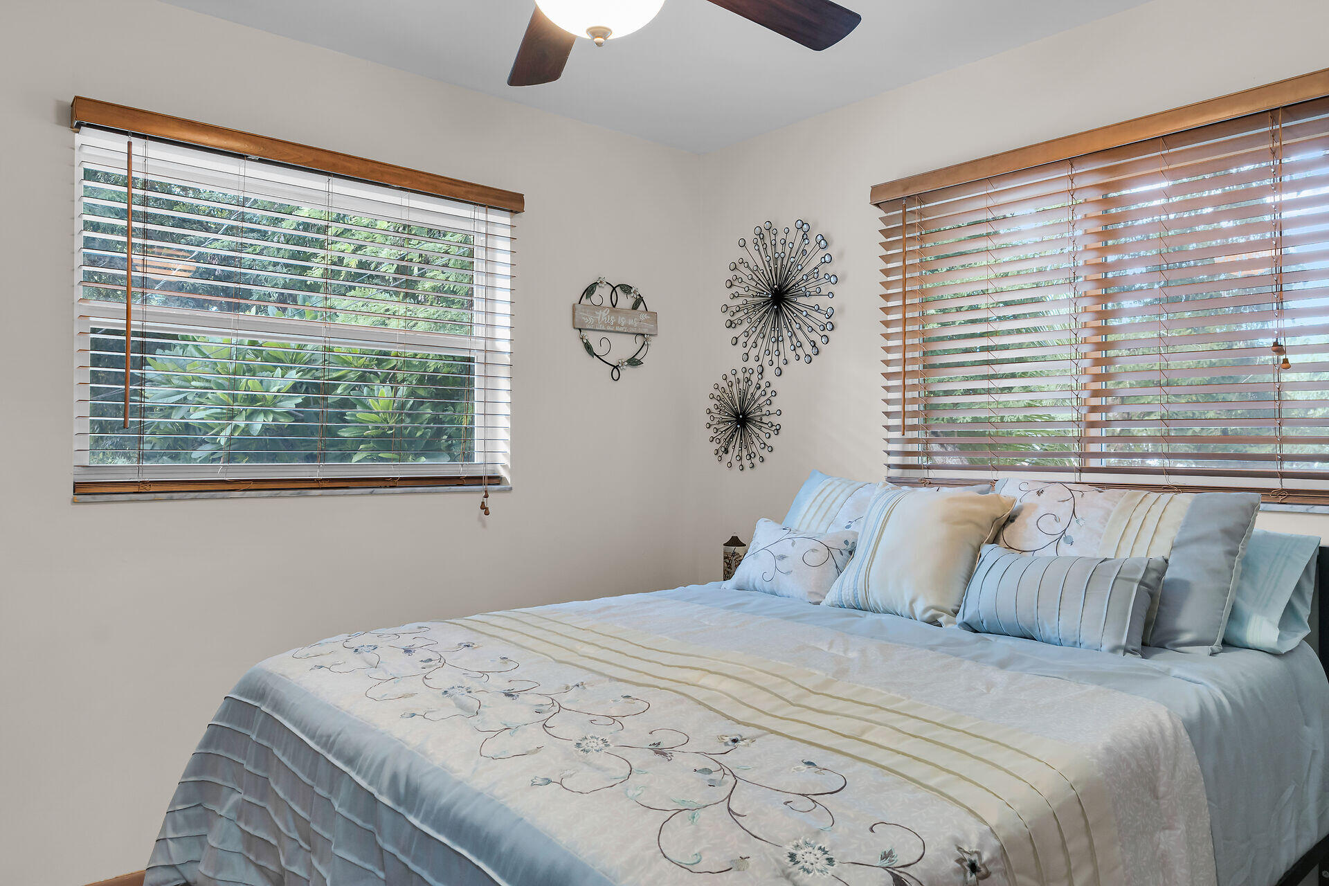 593 Bonito Avenue Key Largo, FL 33037 - Photo 35 of 72 a bedroom with a bed and a window