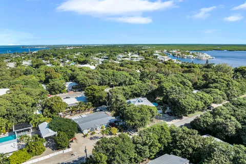$980,000 | 593 Bonito Avenue, Key Largo, FL 33037