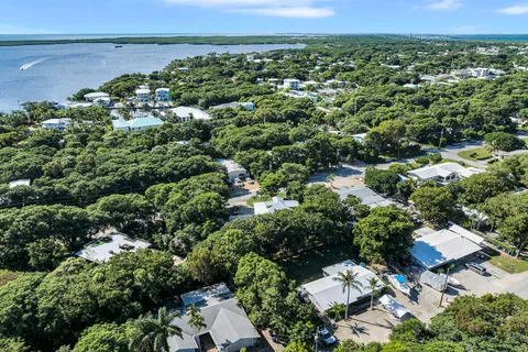 $980,000 | 593 Bonito Avenue, Key Largo, FL 33037