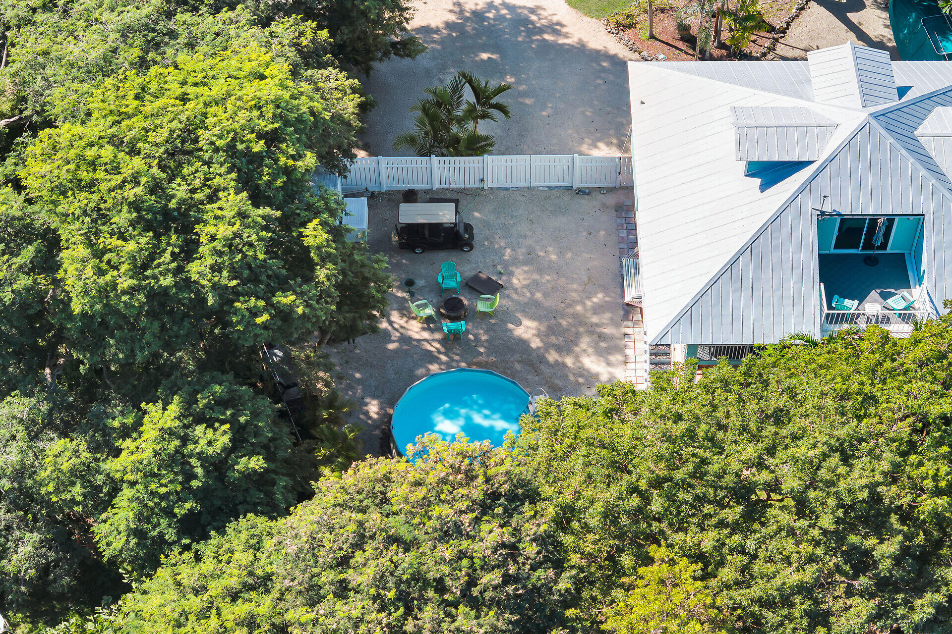 593 Bonito Avenue Key Largo, FL 33037 - Photo 7 of 72 a view of a backyard