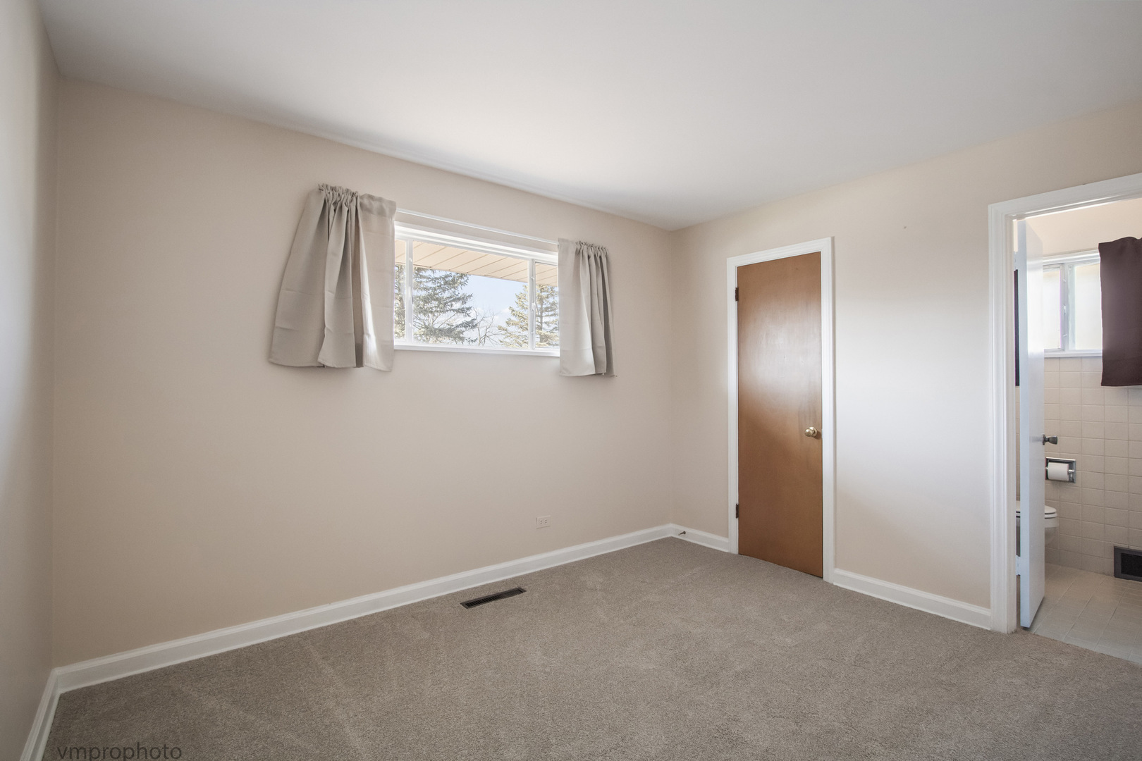 61 Miller Road Lake Zurich, IL 60047 - Photo 12 of 31 an empty room with windows and closet