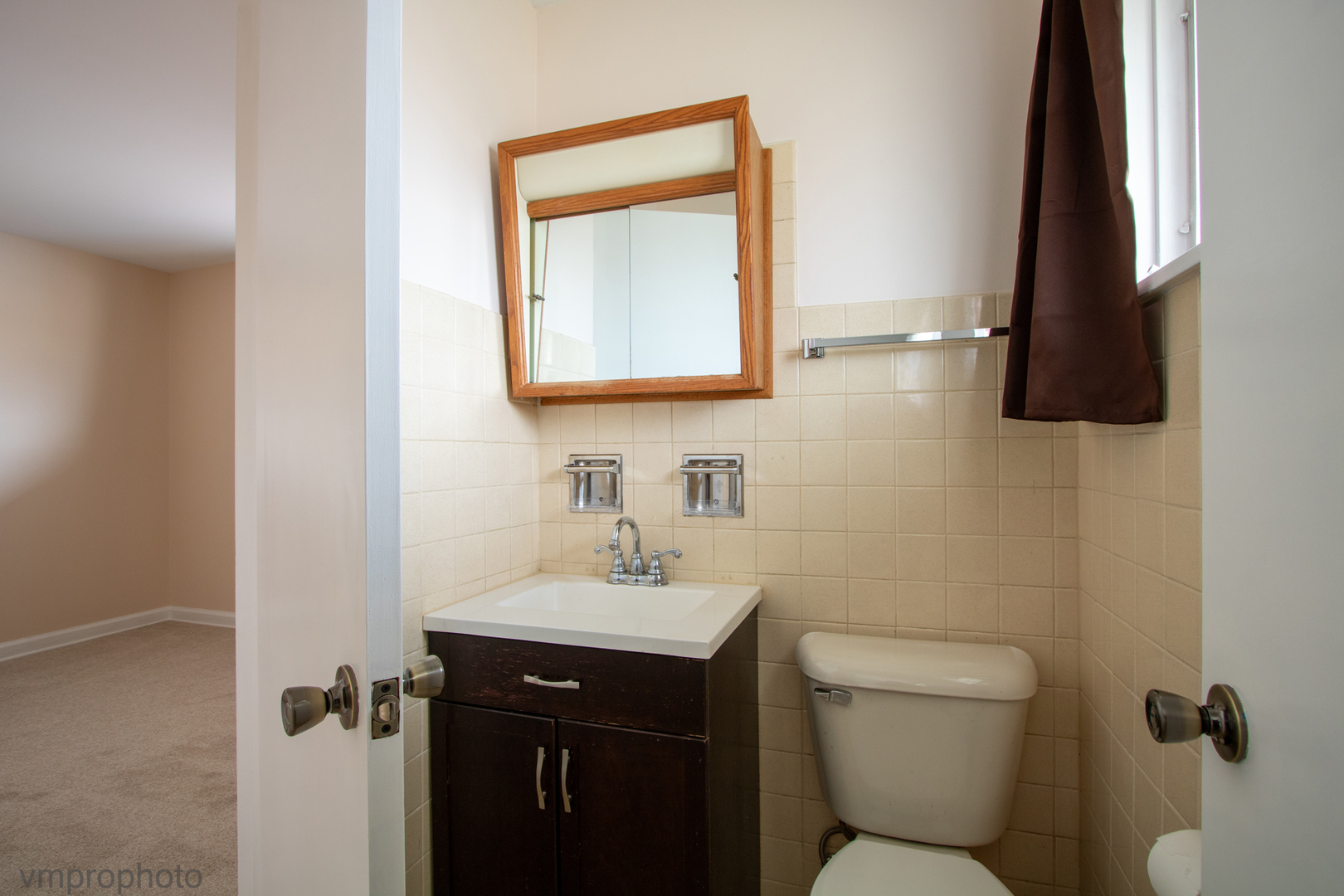 61 Miller Road Lake Zurich, IL 60047 - Photo 15 of 31 a bathroom with a toilet sink and mirror