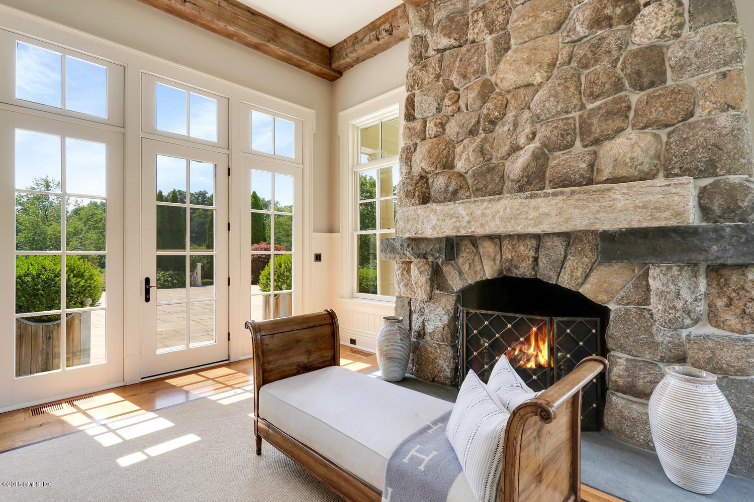 35 Close Road Greenwich, CT 06831 - Photo 20 of 78 19 Family Room Open to Terrace 44