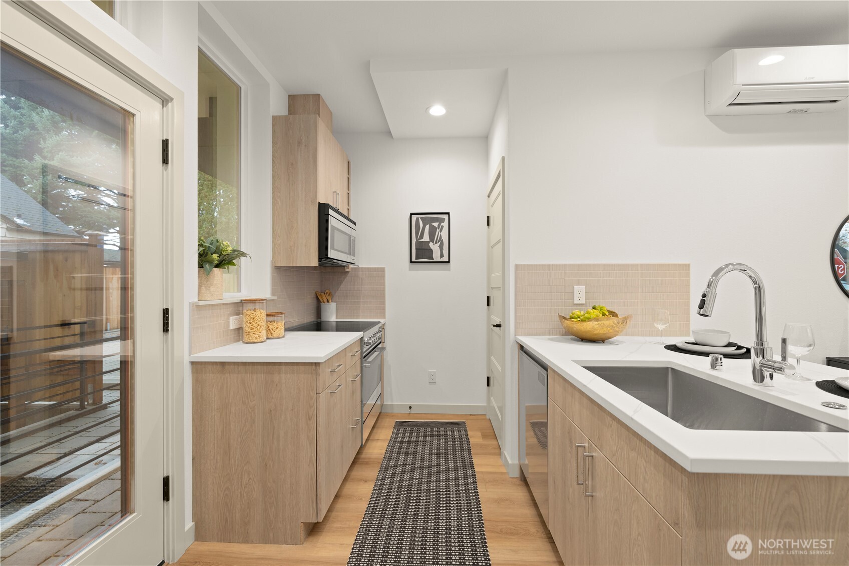 7005 9th Avenue Northeast Seattle, WA 98115 - Photo 10 of 28