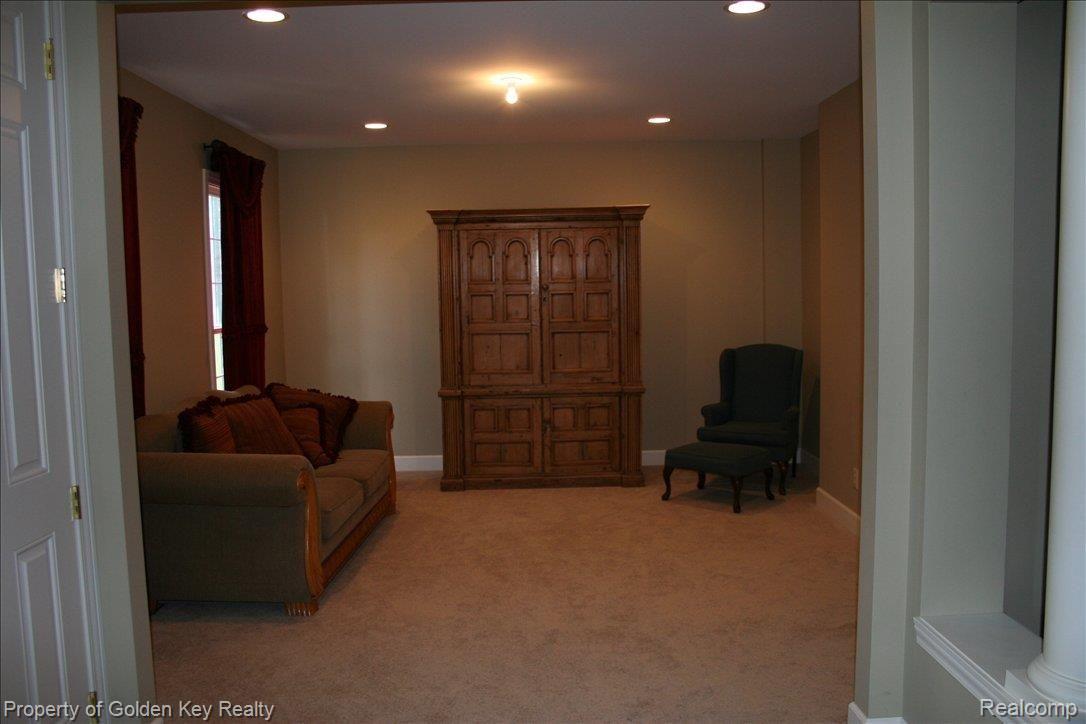 37284 Rosedale Farmington, MI 48335 - Photo 6 of 10 1st floor den