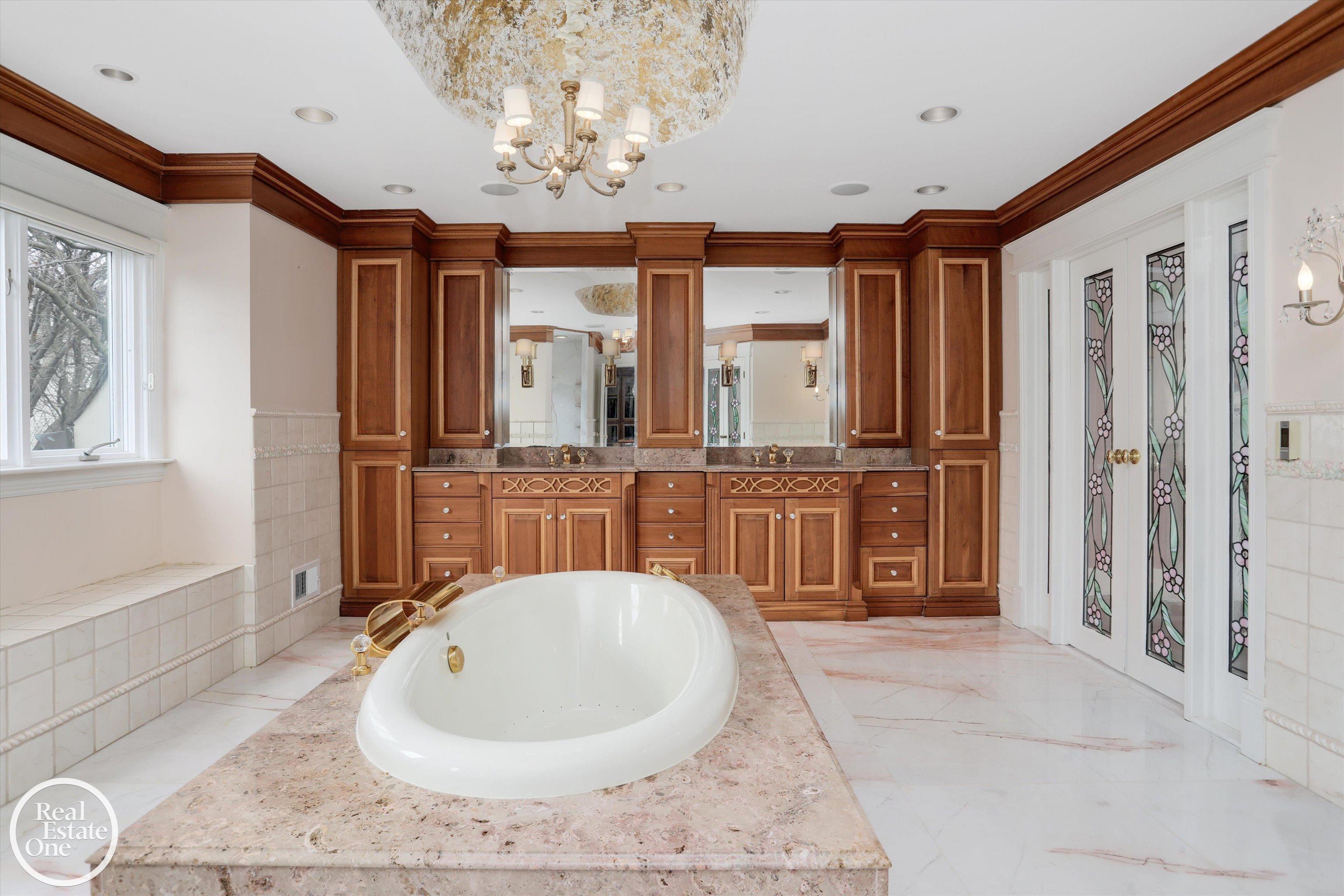 583 Lake Shore Road Grosse Pointe Shores, MI 48236 - Photo 42 of 92