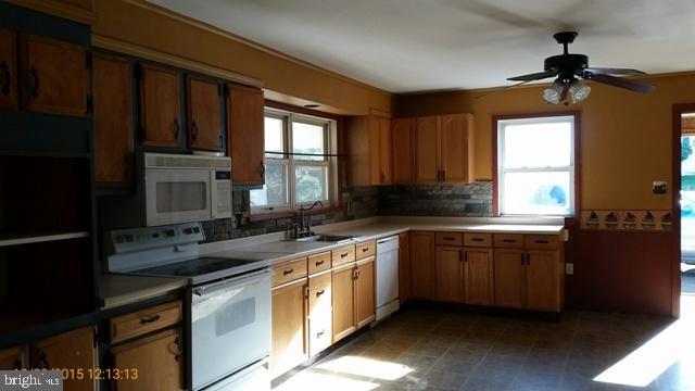 32 Cherry Hill Road Ronks, PA 17572 - Photo 3 of 10 Gallery Image 3