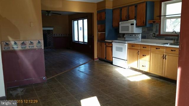 32 Cherry Hill Road Ronks, PA 17572 - Photo 4 of 10 Gallery Image 4