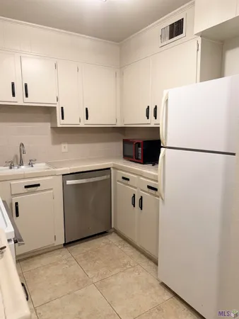 $1,095 | 636 Lakeland Drive, Unit 3, Baton Rouge, LA 70802