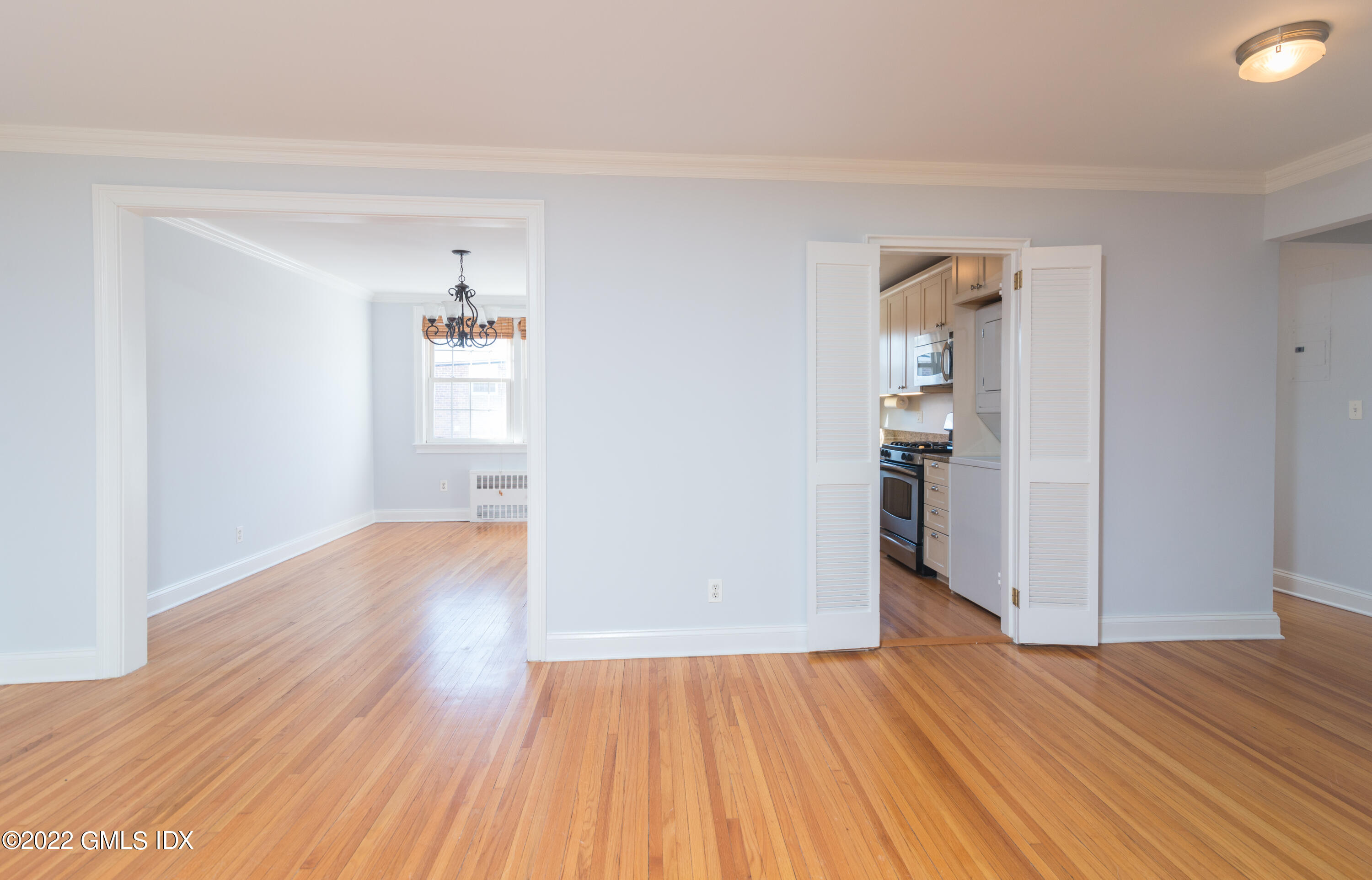 70 Putnam Park, Unit 70 Greenwich, CT 06830 - Photo 14 of 20 an empty room with wooden floor and windows