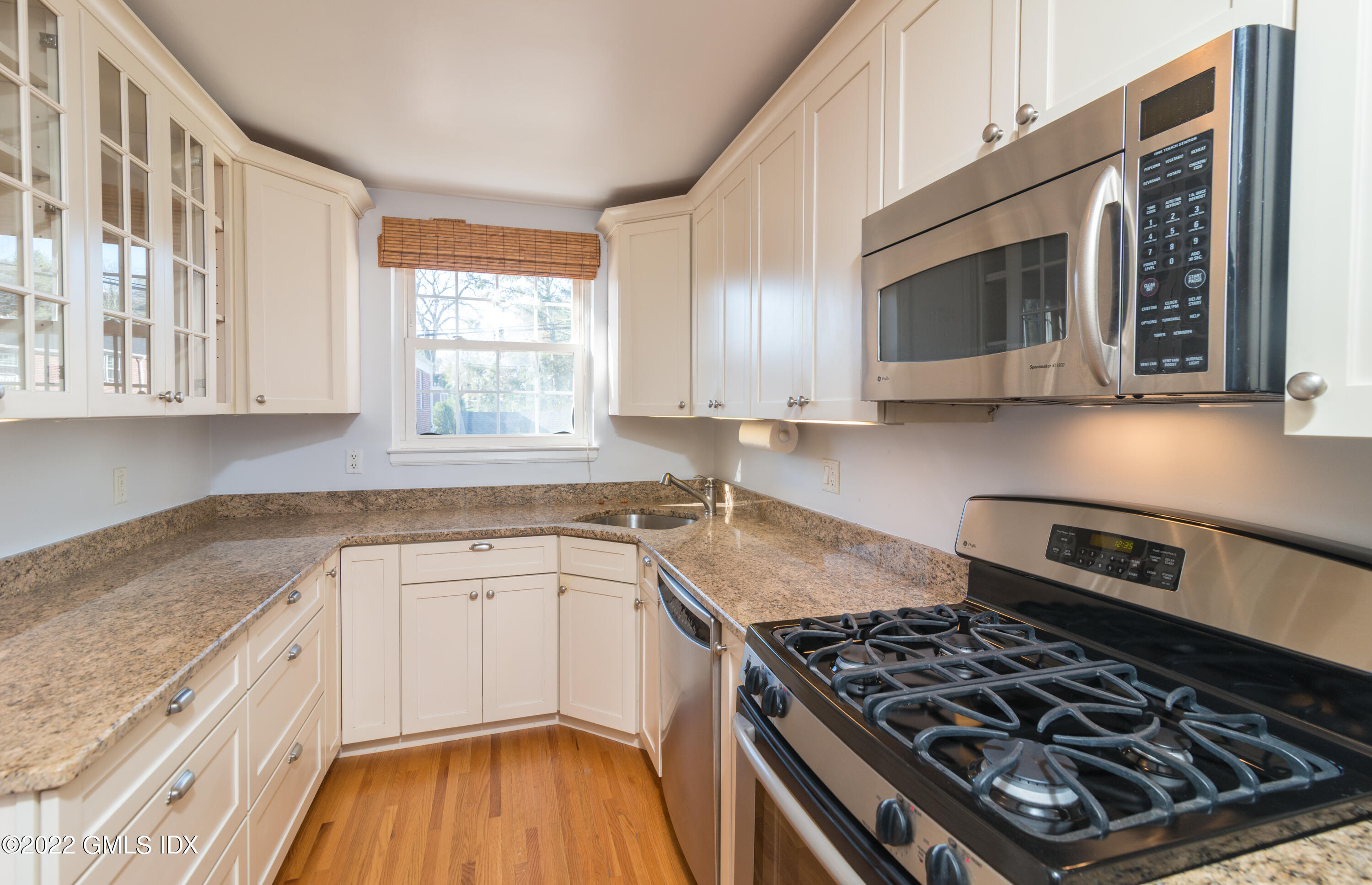 70 Putnam Park, Unit 70 Greenwich, CT 06830 - Photo 6 of 20 a kitchen with stainless steel appliances granite countertop a stove and a microwave