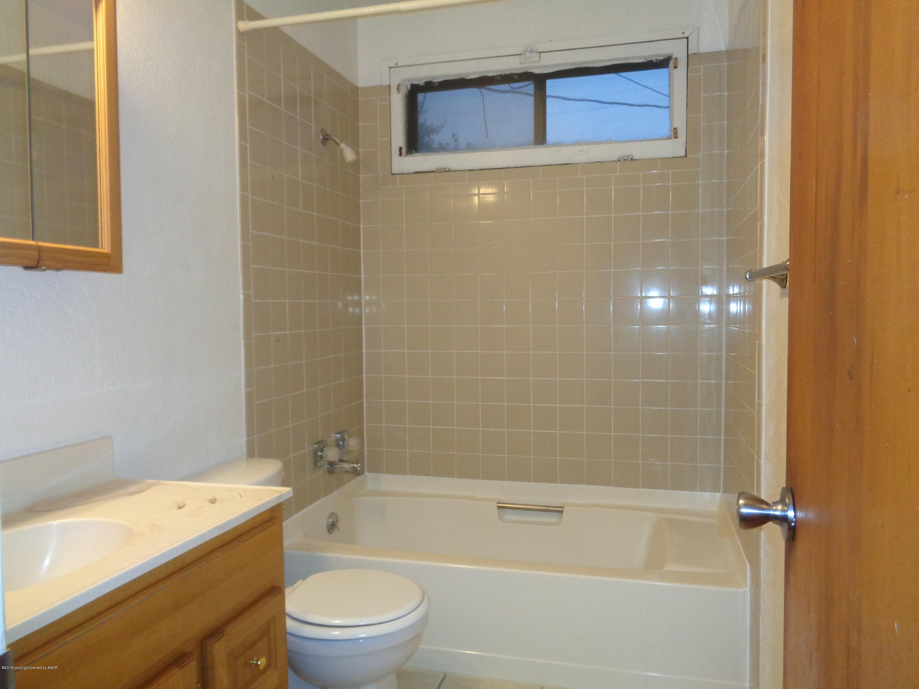 4227 South Washington Street Amarillo, TX 79110 - Photo 14 of 14 Bathroom