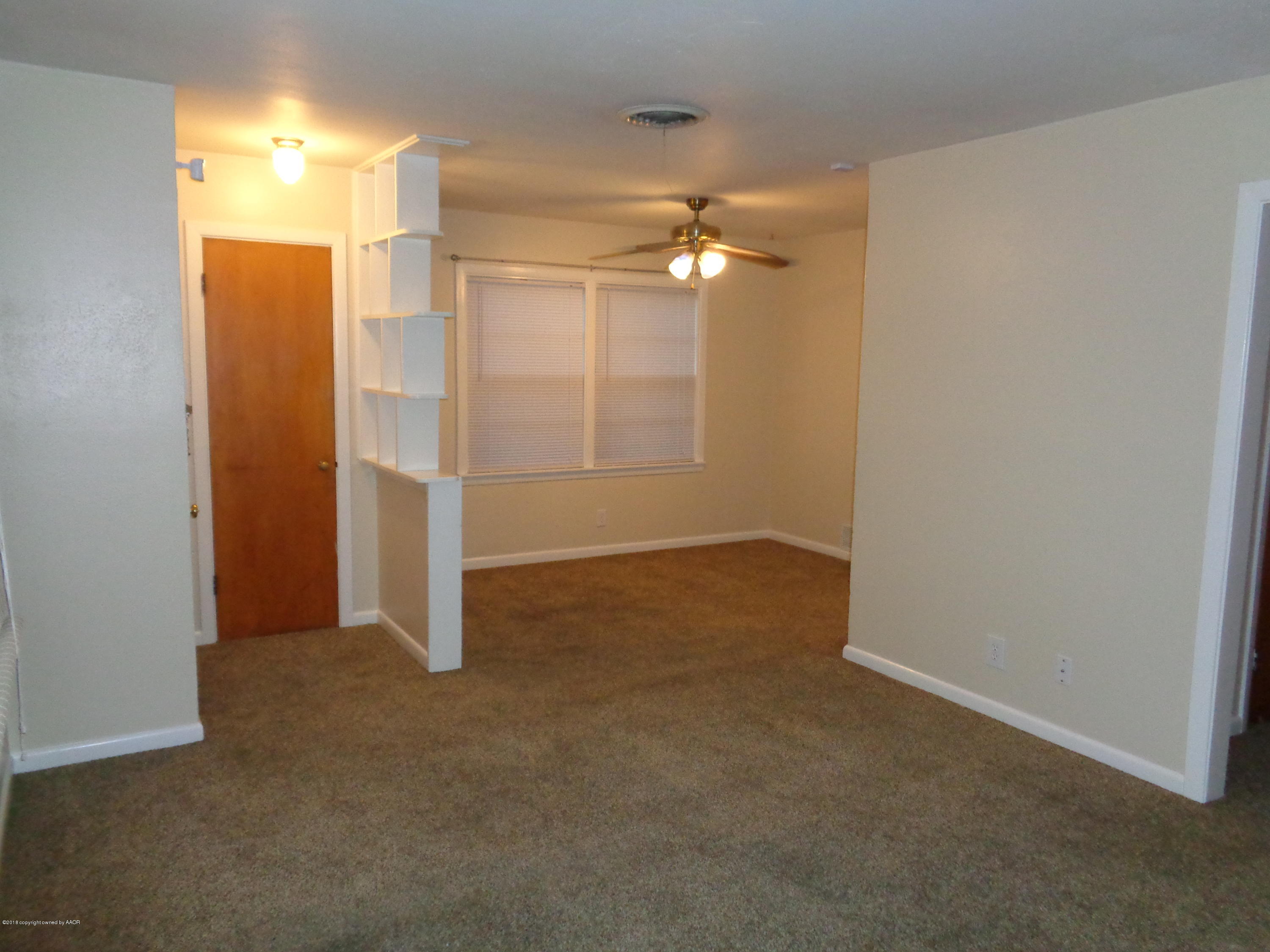 4227 South Washington Street Amarillo, TX 79110 - Photo 4 of 14 Living Room