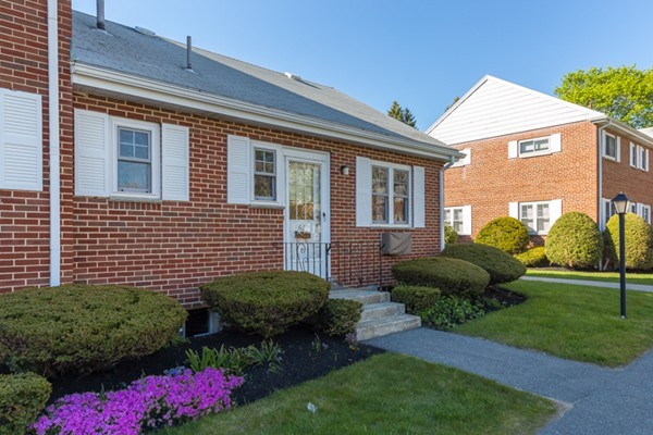 62 Emerson Gardens Road, Unit 62 Lexington, MA 02420 - Photo 3 of 24 Gallery Image 3