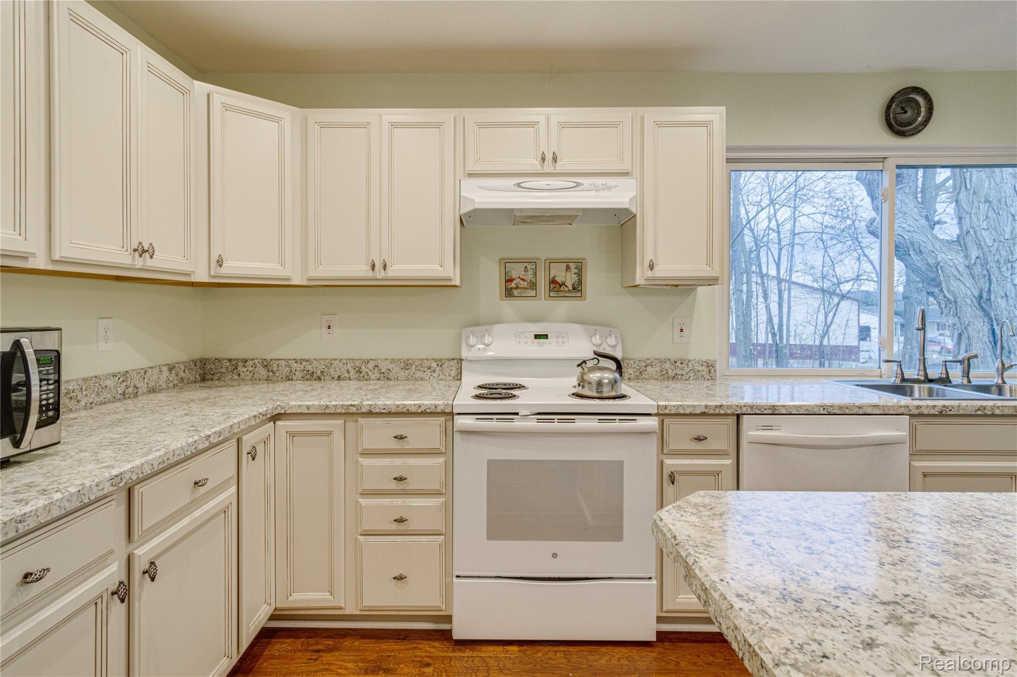 12030 Gage Road Holly, MI 48442 - Photo 22 of 52 Interiors (23 of 44).jpg