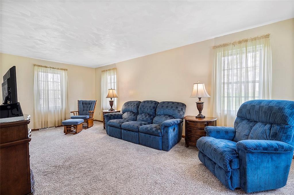 310 Clements Road Pittsburgh, PA 15239 - Photo 5 of 25