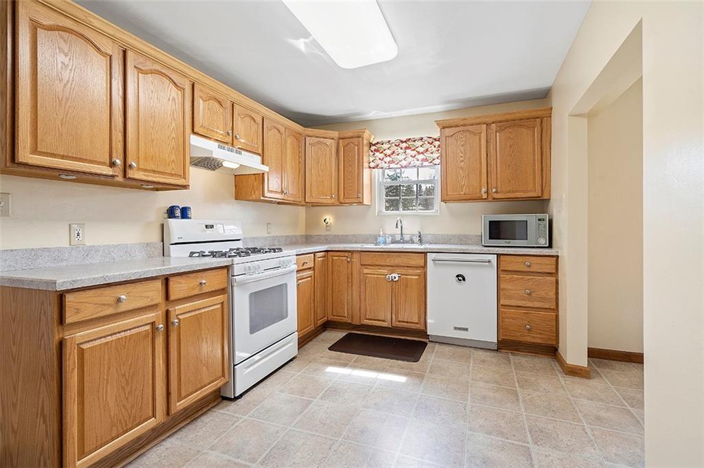 310 Clements Road Pittsburgh, PA 15239 - Photo 8 of 25