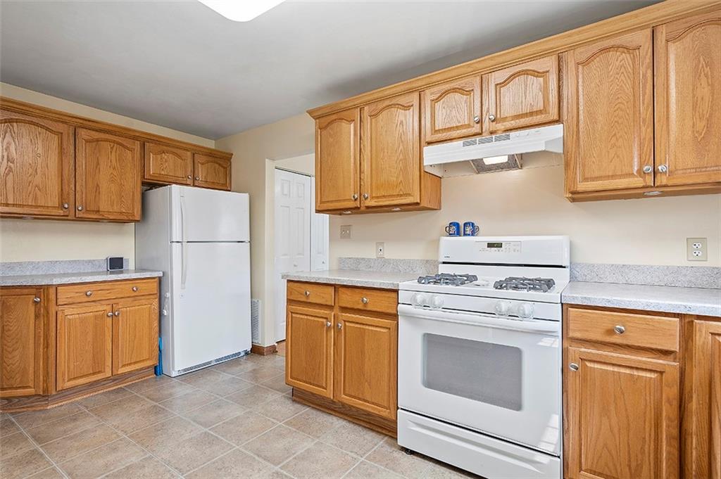 310 Clements Road Pittsburgh, PA 15239 - Photo 10 of 25