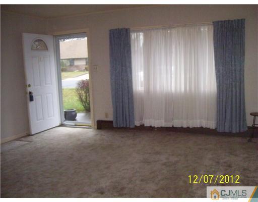 107 Idlewild Road Edison, NJ 08817 - Photo 3 of 11