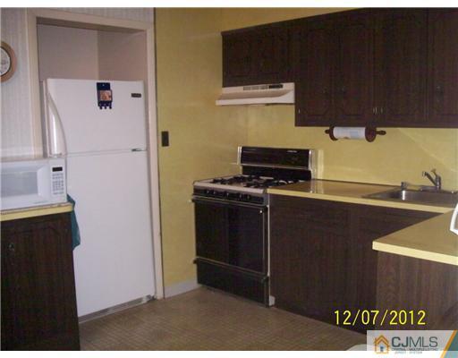 107 Idlewild Road Edison, NJ 08817 - Photo 4 of 11