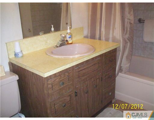 107 Idlewild Road Edison, NJ 08817 - Photo 6 of 11