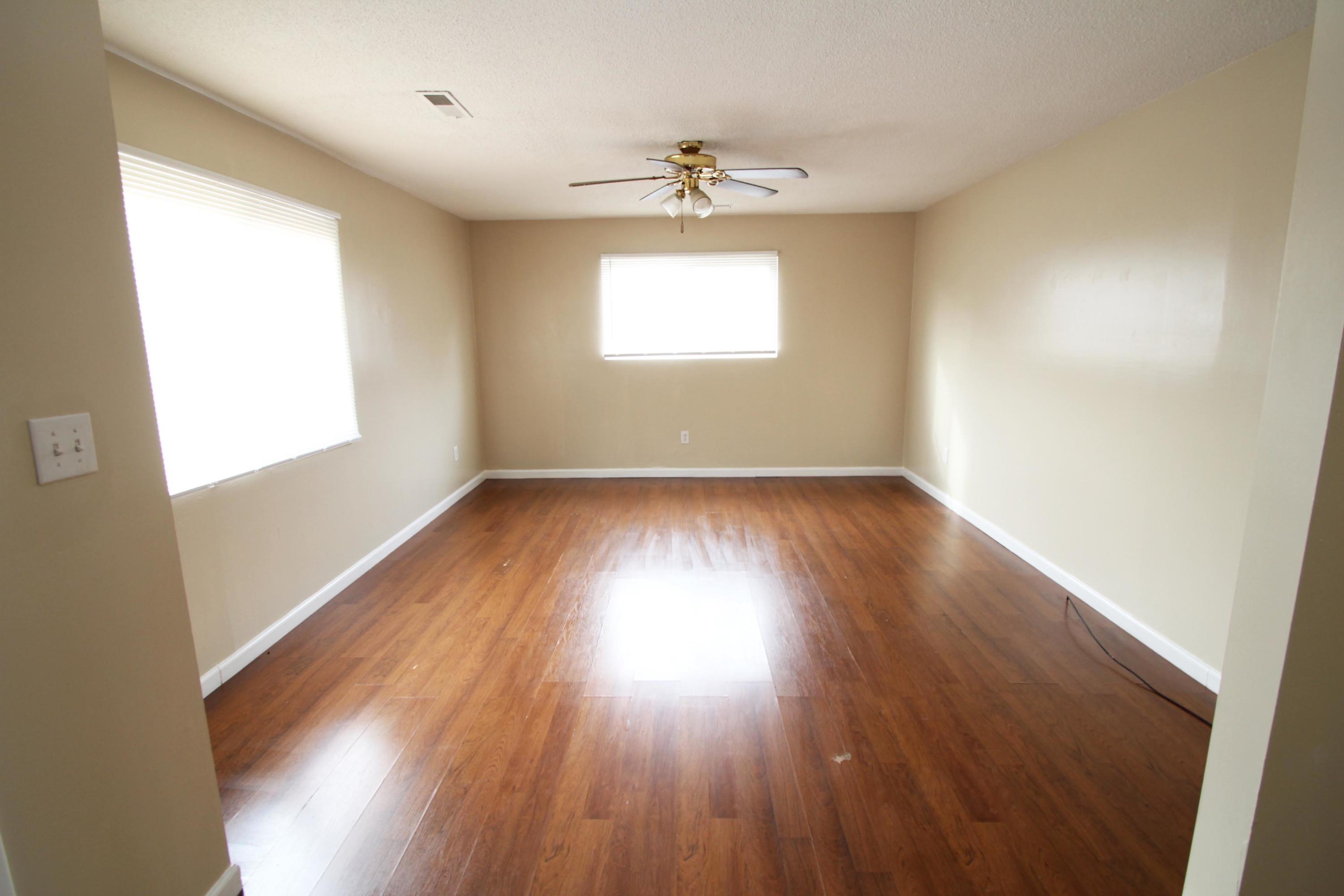 323 Rutherford Avenue Northwest Roanoke, VA 24016 - Photo 4 of 9 323 Rutherford 6