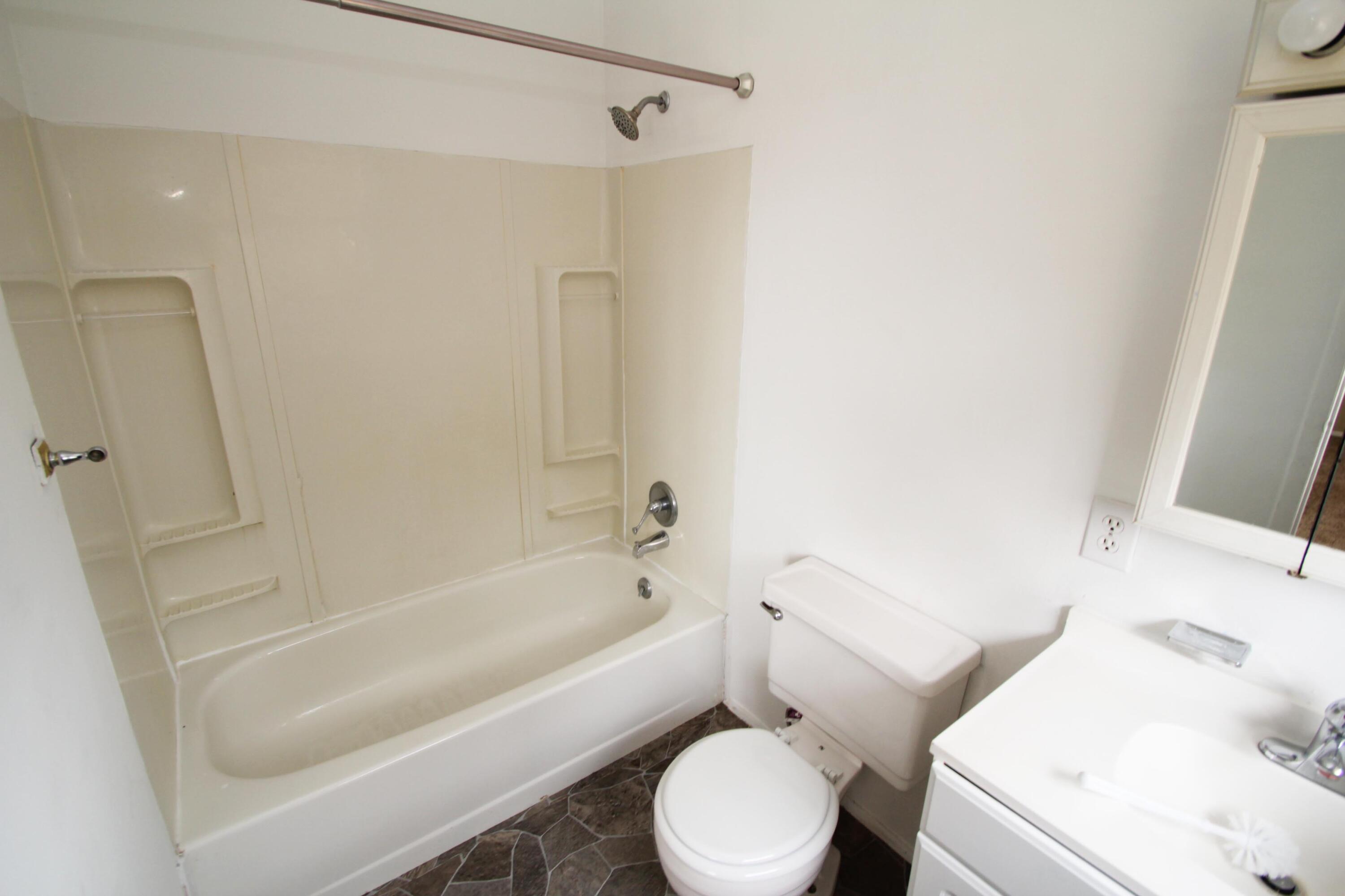 323 Rutherford Avenue Northwest Roanoke, VA 24016 - Photo 6 of 9 323 Rutherford 3