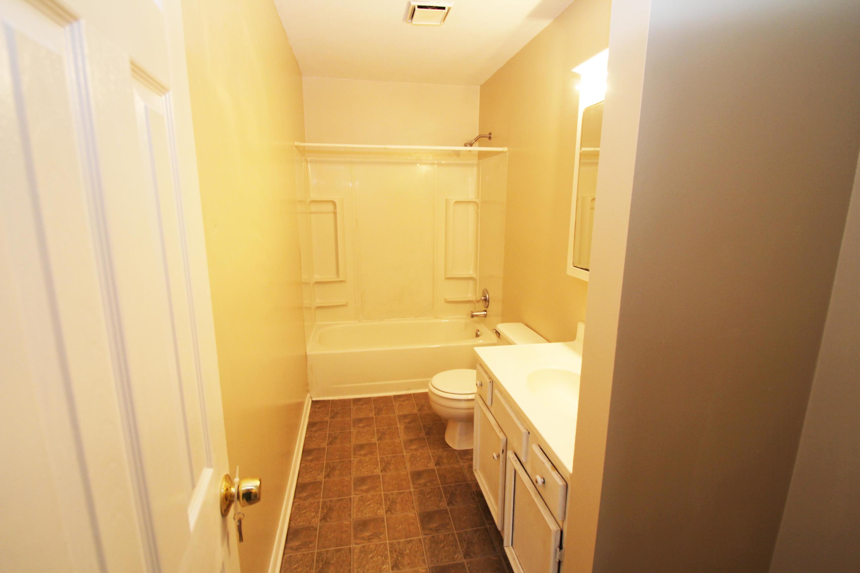 323 Rutherford Avenue Northwest Roanoke, VA 24016 - Photo 7 of 9 323 Rutherford 9