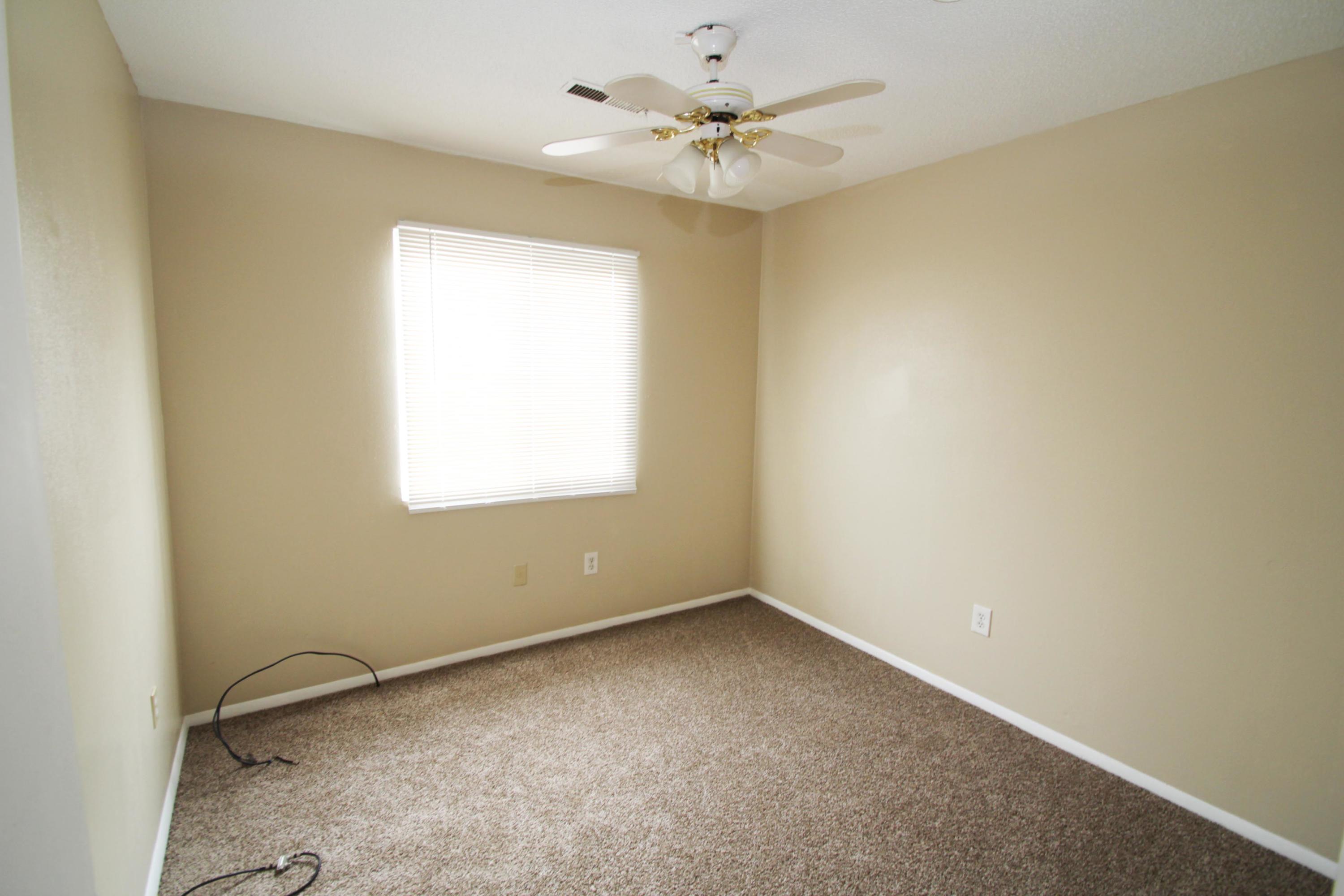 323 Rutherford Avenue Northwest Roanoke, VA 24016 - Photo 8 of 9 323 Rutherford 10