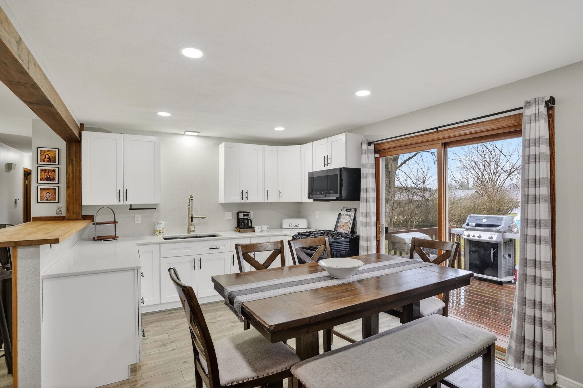 209 Midvale Drive Marshall, WI 53559 - Photo 14 of 53