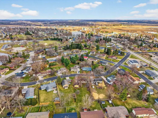 $349,900 | 209 Midvale Drive, Marshall, WI 53559