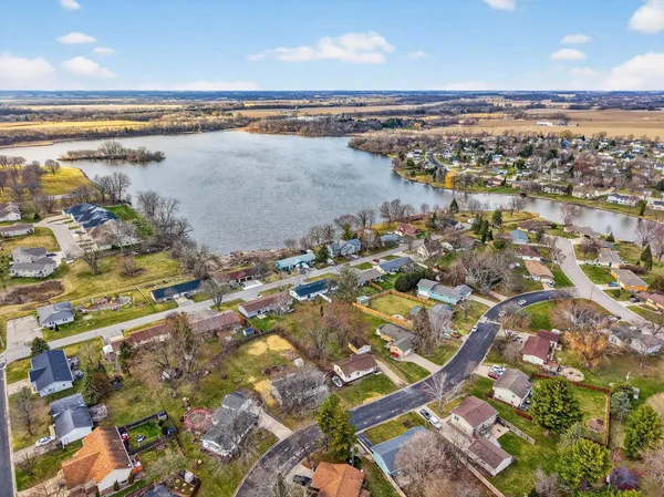 $349,900 | 209 Midvale Drive, Marshall, WI 53559