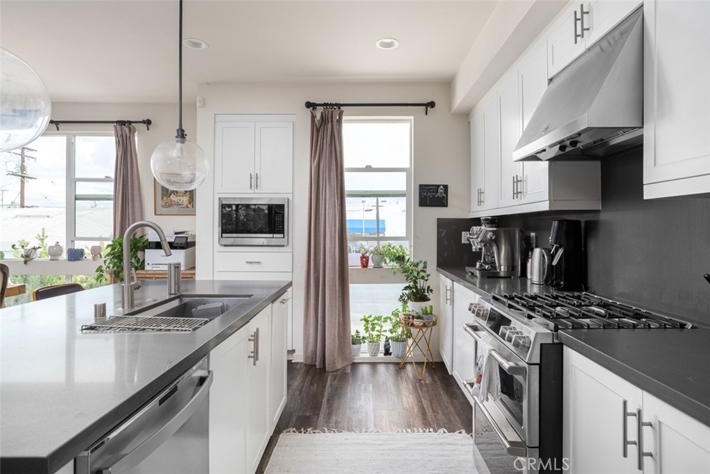 129 Tribeca Way Costa Mesa, CA 92627 - Photo 5 of 24