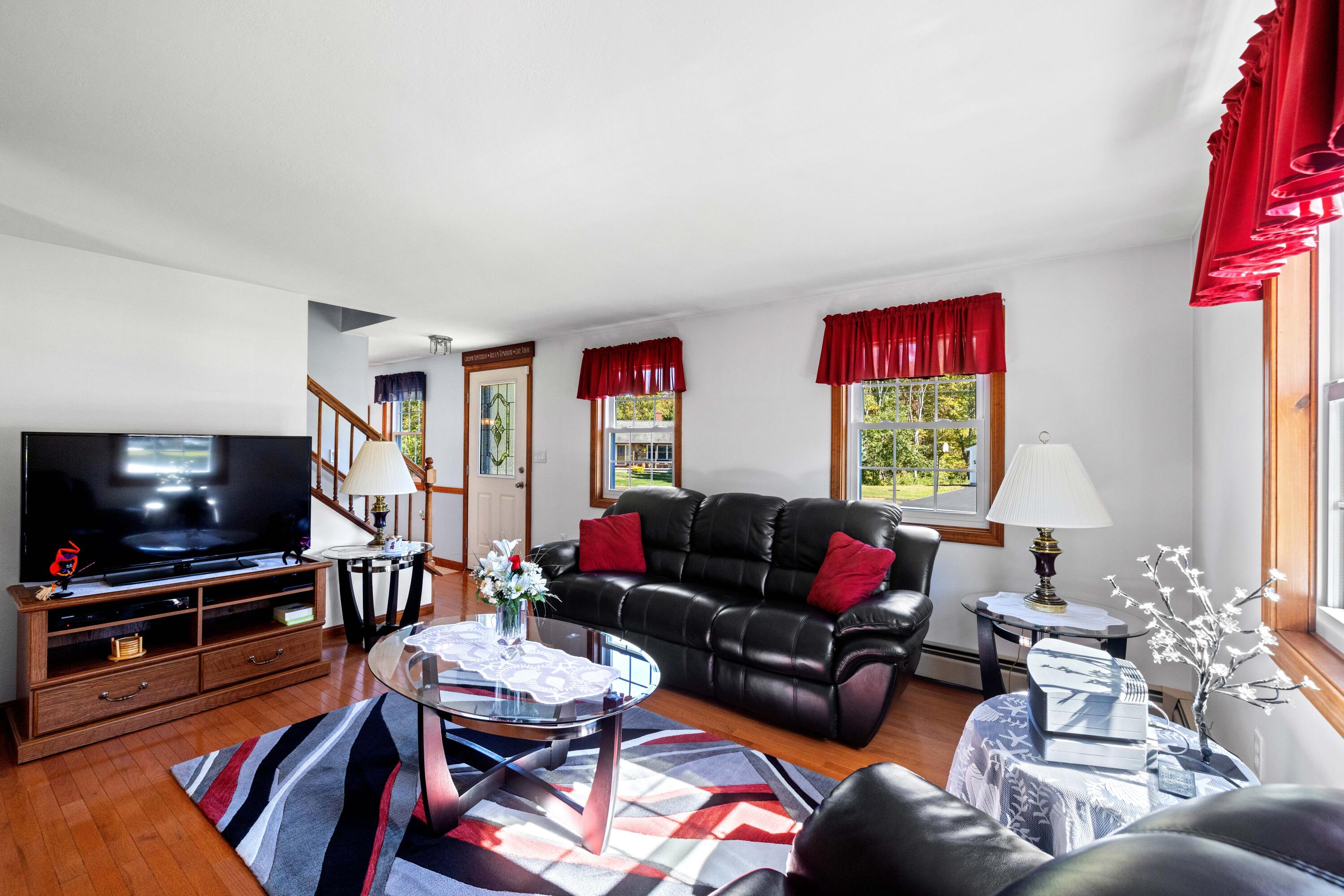 8 Indian Ridge Drive Biddeford, ME 04005 - Photo 11 of 47 Living Room
