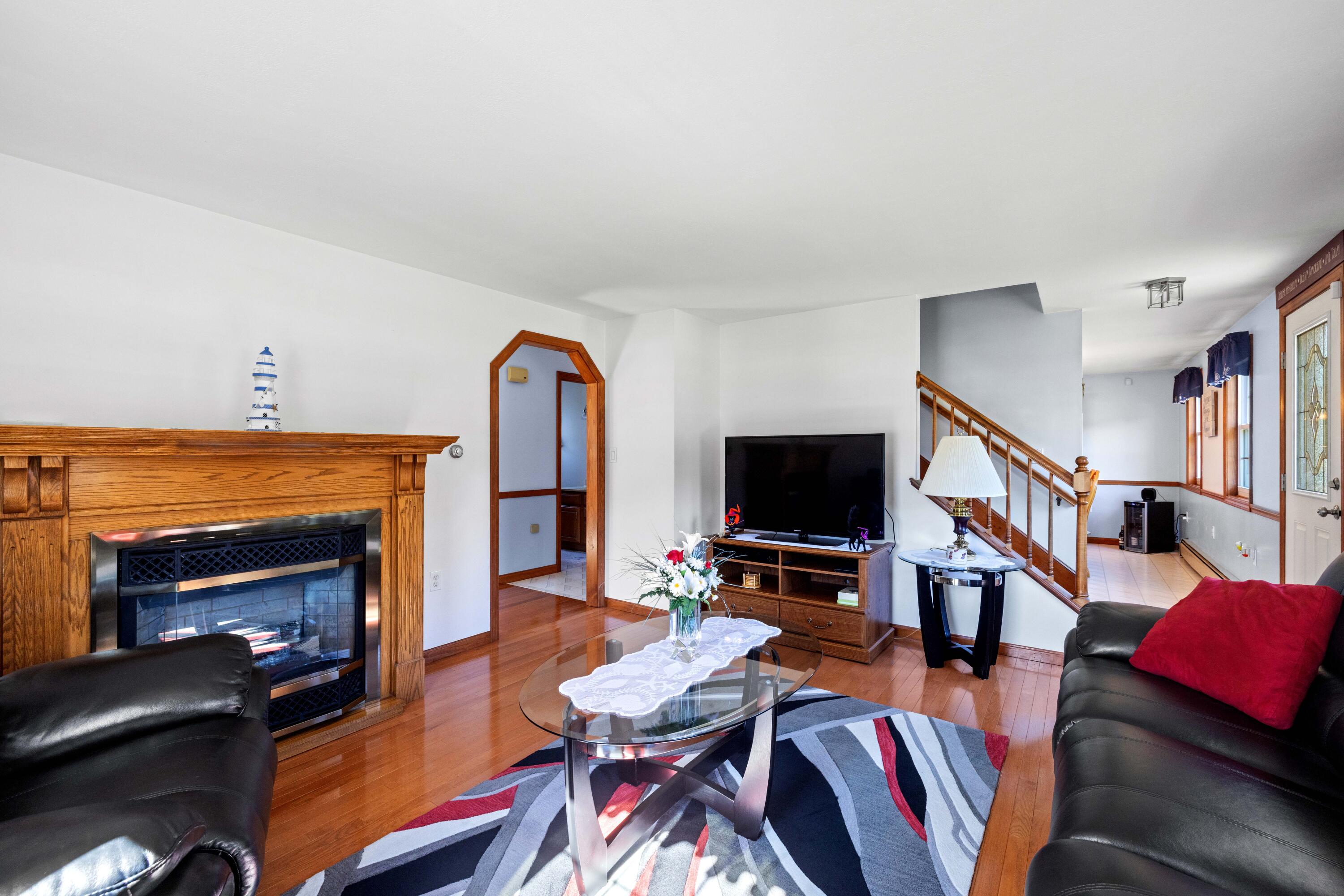 8 Indian Ridge Drive Biddeford, ME 04005 - Photo 12 of 47 Living Room
