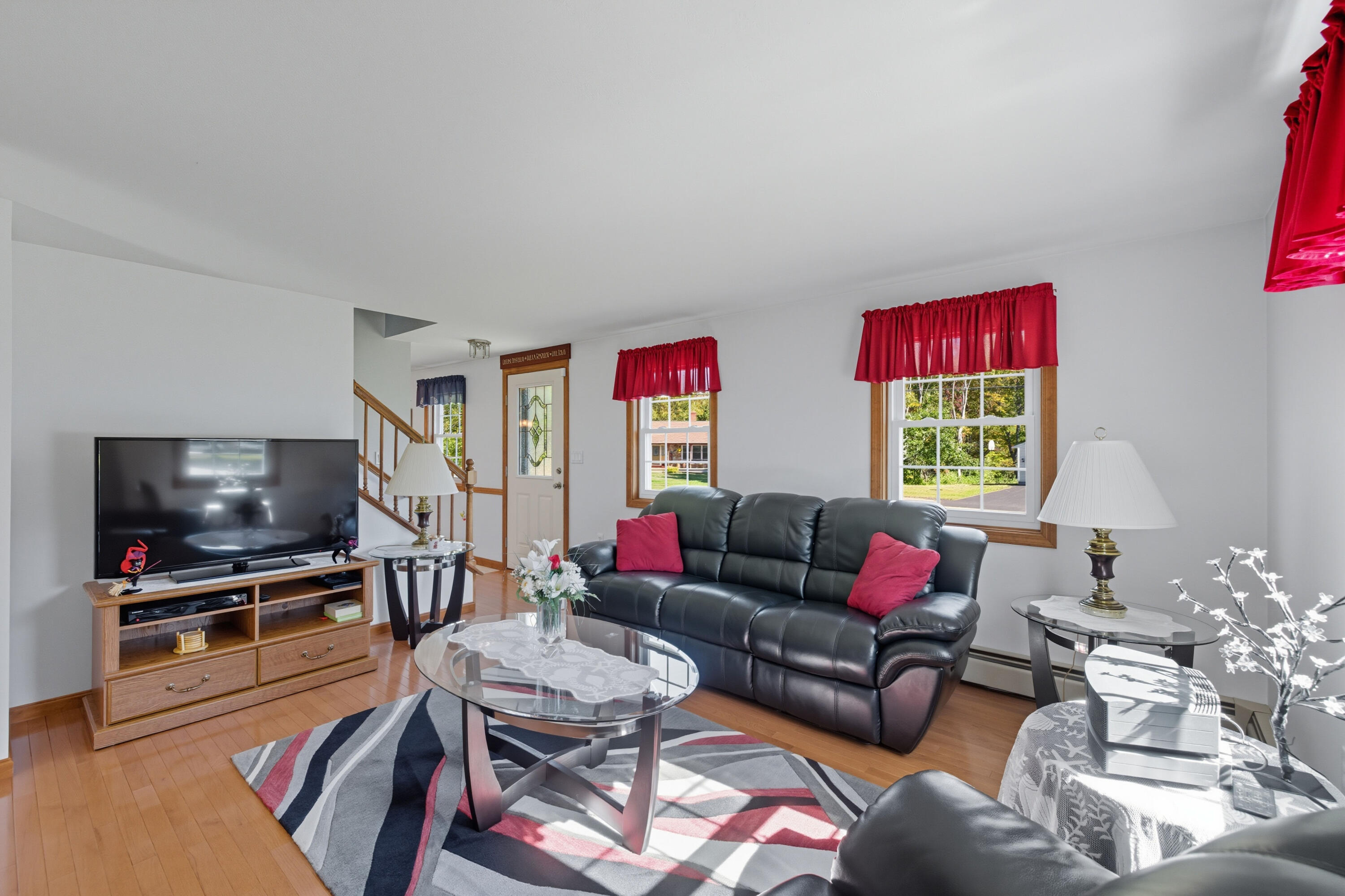 8 Indian Ridge Drive Biddeford, ME 04005 - Photo 5 of 47 Living Room