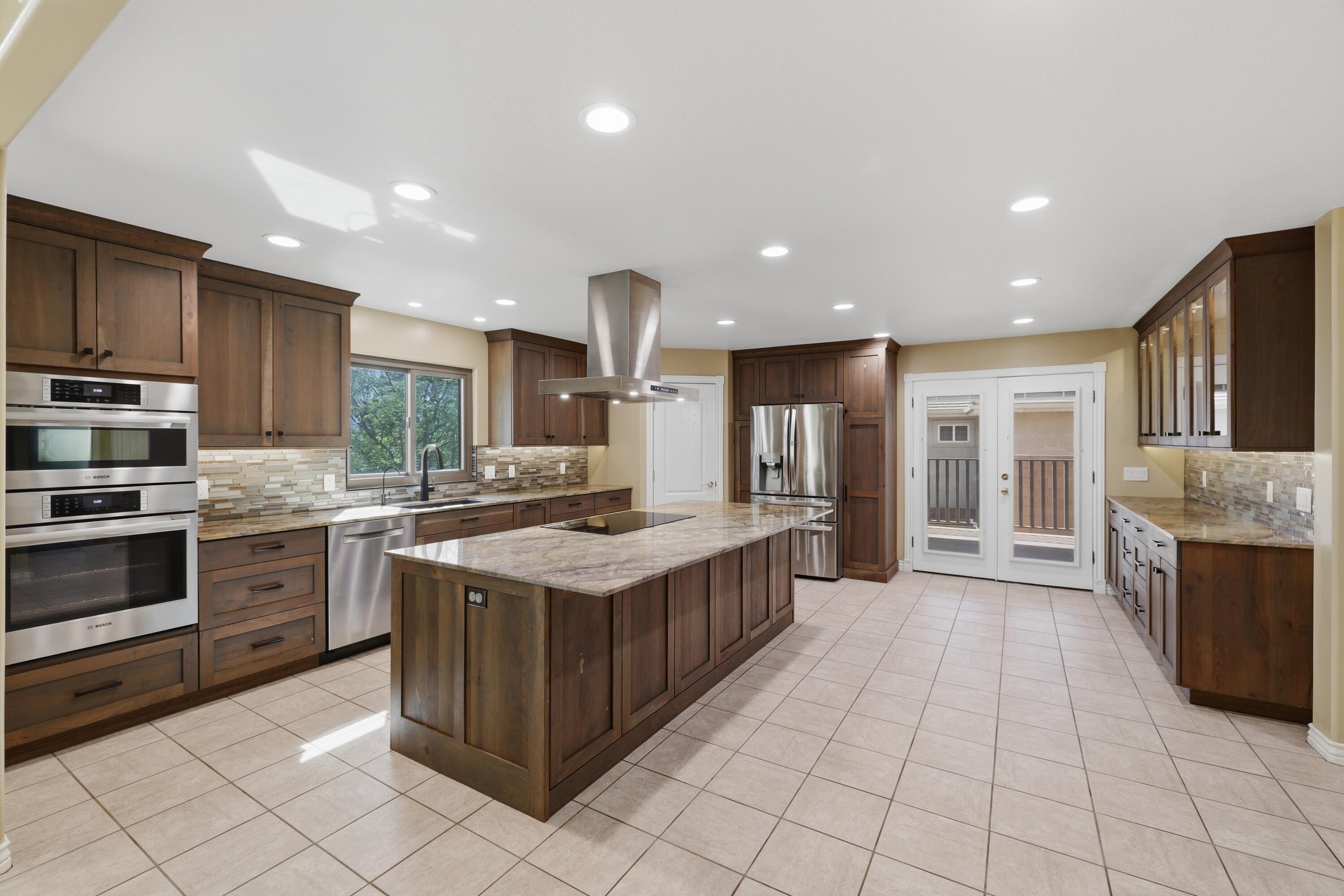 201 Shadow Point Drive St. George, UT 84770 - Photo 5 of 16 Main Kitchen