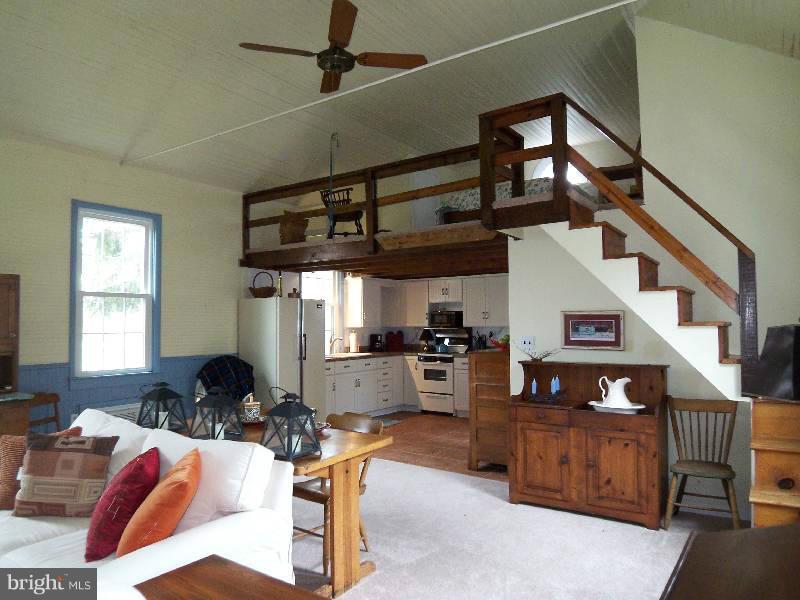 4530 Highland Ridge Road Berkeley Springs, WV 25411 - Photo 13 of 30 Great Room