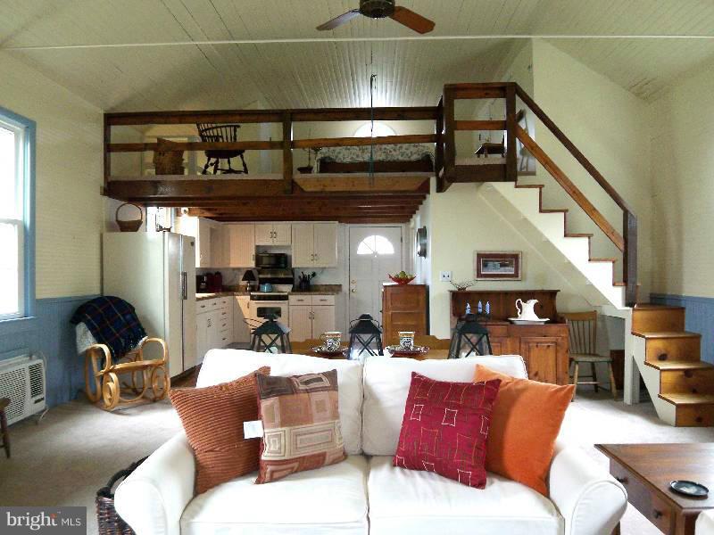 4530 Highland Ridge Road Berkeley Springs, WV 25411 - Photo 19 of 30 Great Room