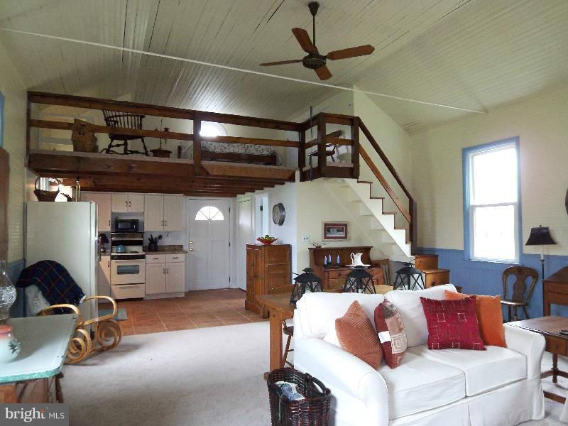 4530 Highland Ridge Road Berkeley Springs, WV 25411 - Photo 20 of 30 Great Room