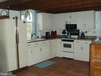 4530 Highland Ridge Road Berkeley Springs, WV 25411 - Photo 26 of 30 Kitchen