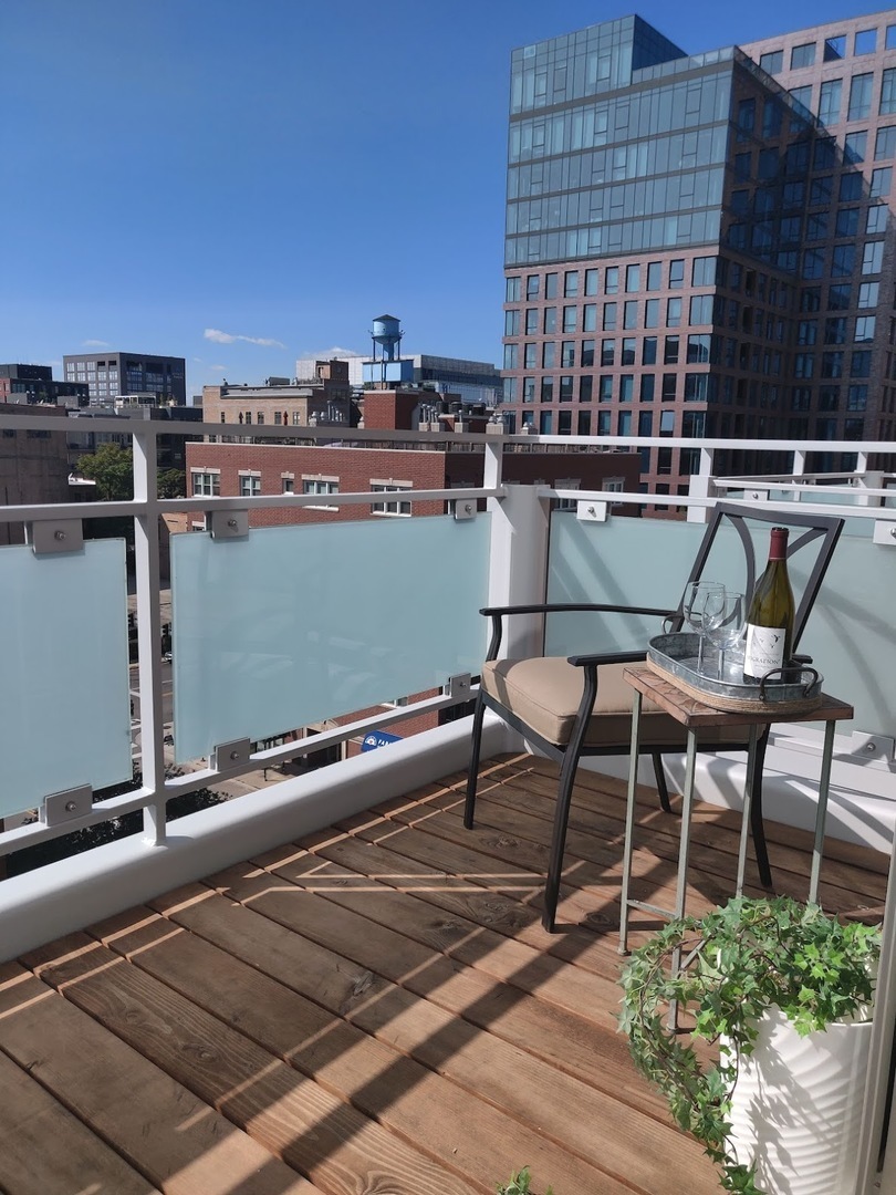 939 West Madison Street, Unit 604 Chicago, IL 60607 - Photo 13 of 16 Gallery Image 13