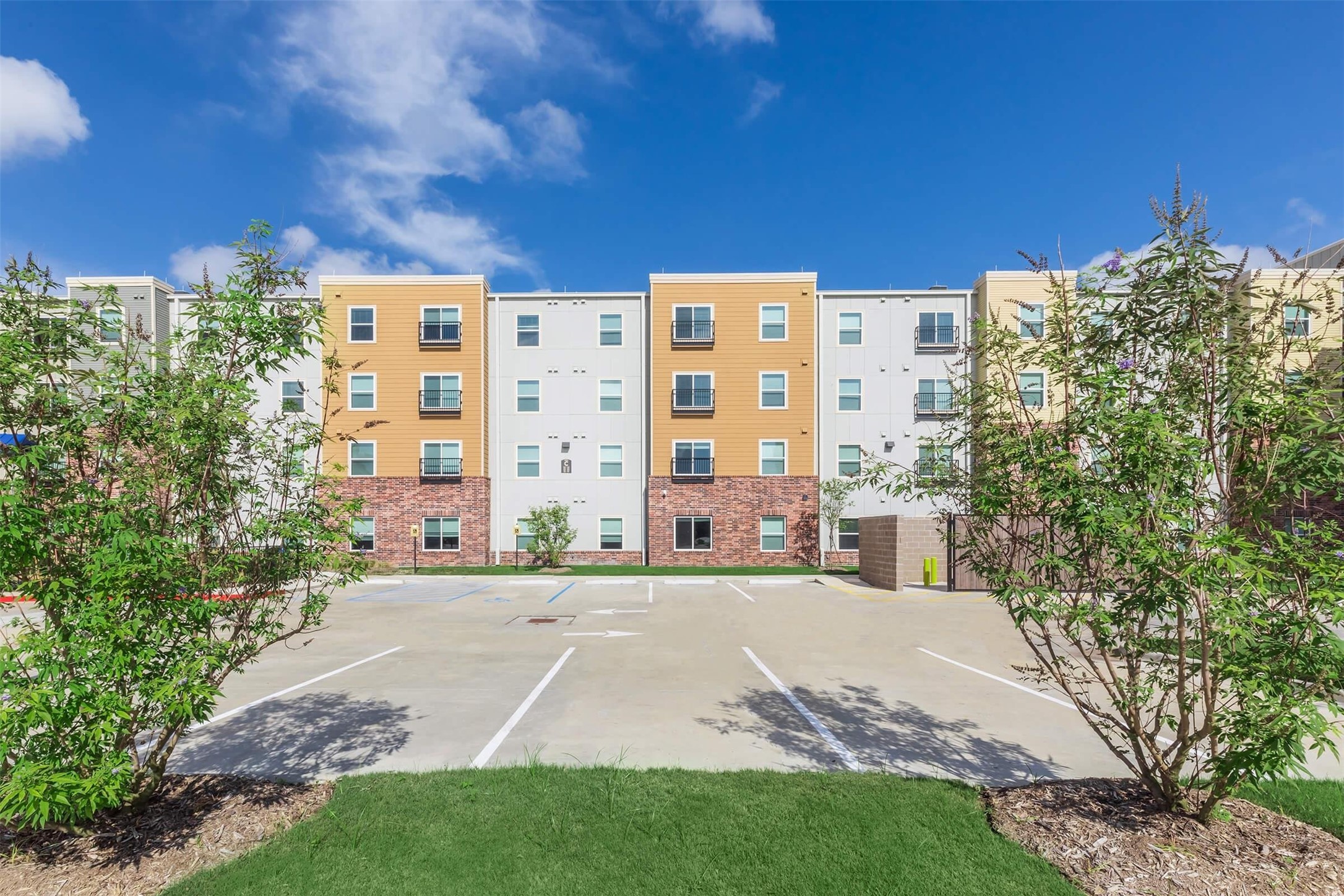 11777 Nicholson Drive Baton Rouge, LA 70810 - Photo 5 of 24 a view of a building with a yard