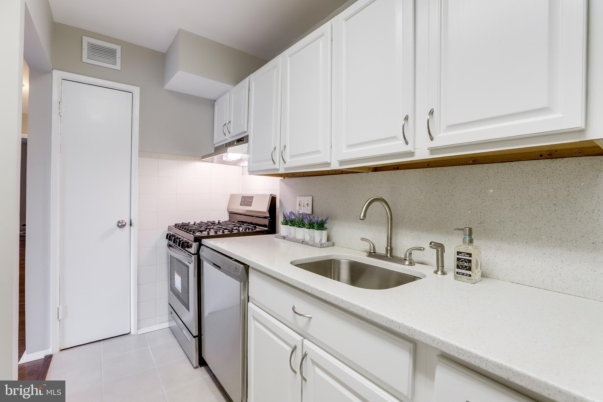 2901 Charing Cross Road, Unit 13 Falls Church, VA 22042 - Photo 11 of 33