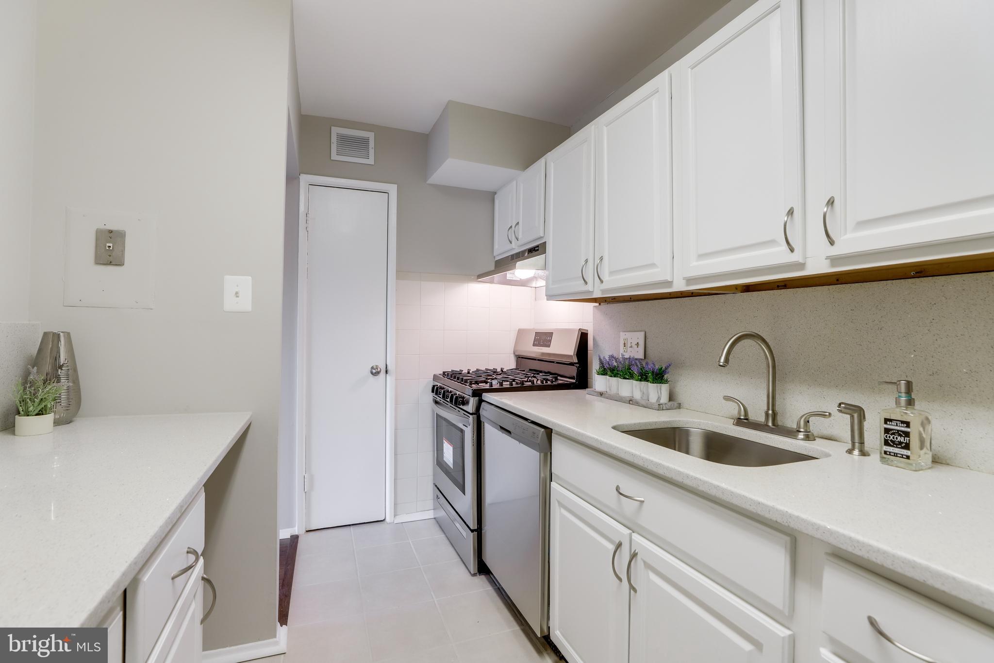 2901 Charing Cross Road, Unit 13 Falls Church, VA 22042 - Photo 12 of 33