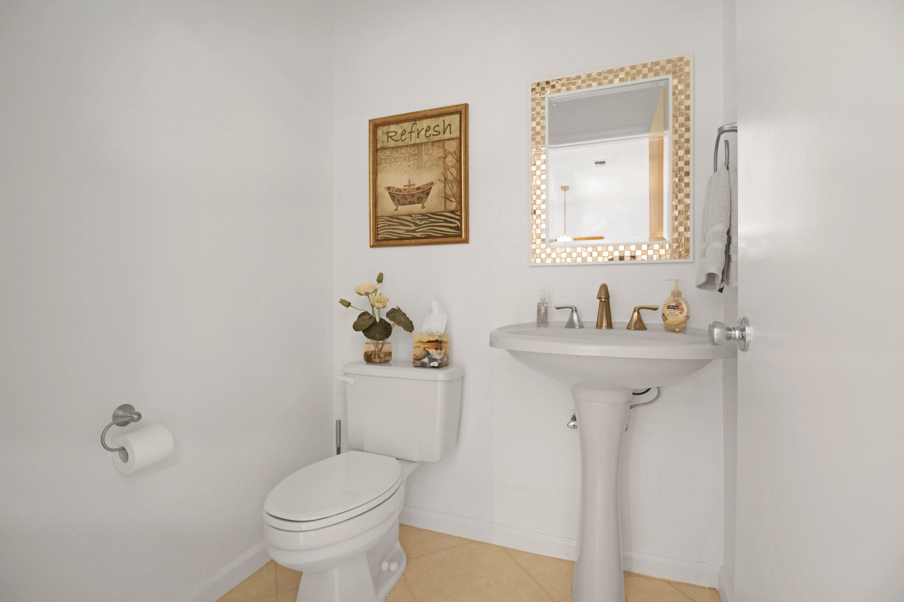 6820 Via Regina Boca Raton, FL 33433 - Photo 18 of 56 Powder Room