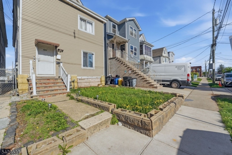 521 Maple Avenue Elizabeth, NJ 07202 - Photo 3 of 41