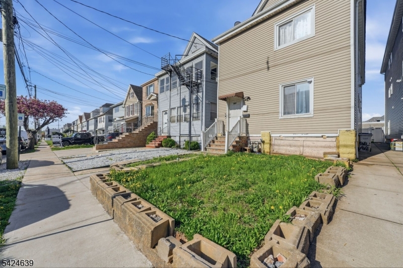 521 Maple Avenue Elizabeth, NJ 07202 - Photo 4 of 41