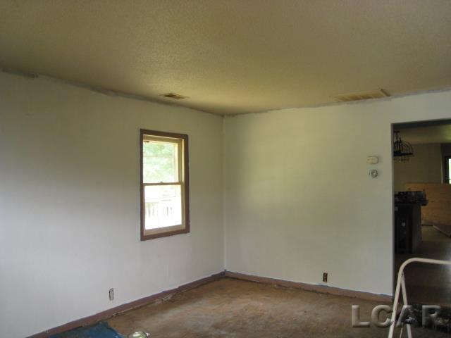 1371 East Valley Road Adrian, MI 49221 - Photo 16 of 25 Living Room